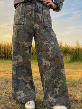 NWT Canyon Camo Pants